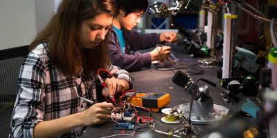 الفرق بين كلية التكنولوجيا وكلية الهندسة