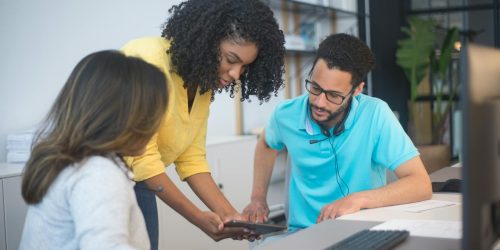 Navigating the Turkish Workplace: A Cultural Guide for International Graduates